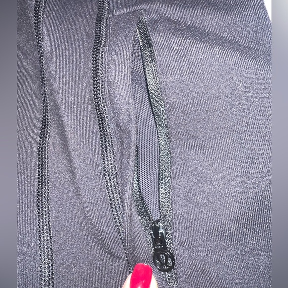 Lululemon og define jacket with hood, size 6 - Picture 3 of 10